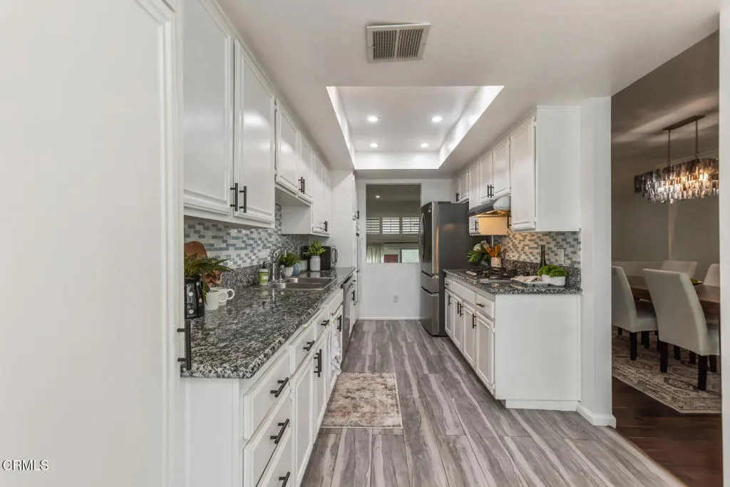 5230 Bellingham Avenue 6, Valley Village, California 91607 home-pic-26