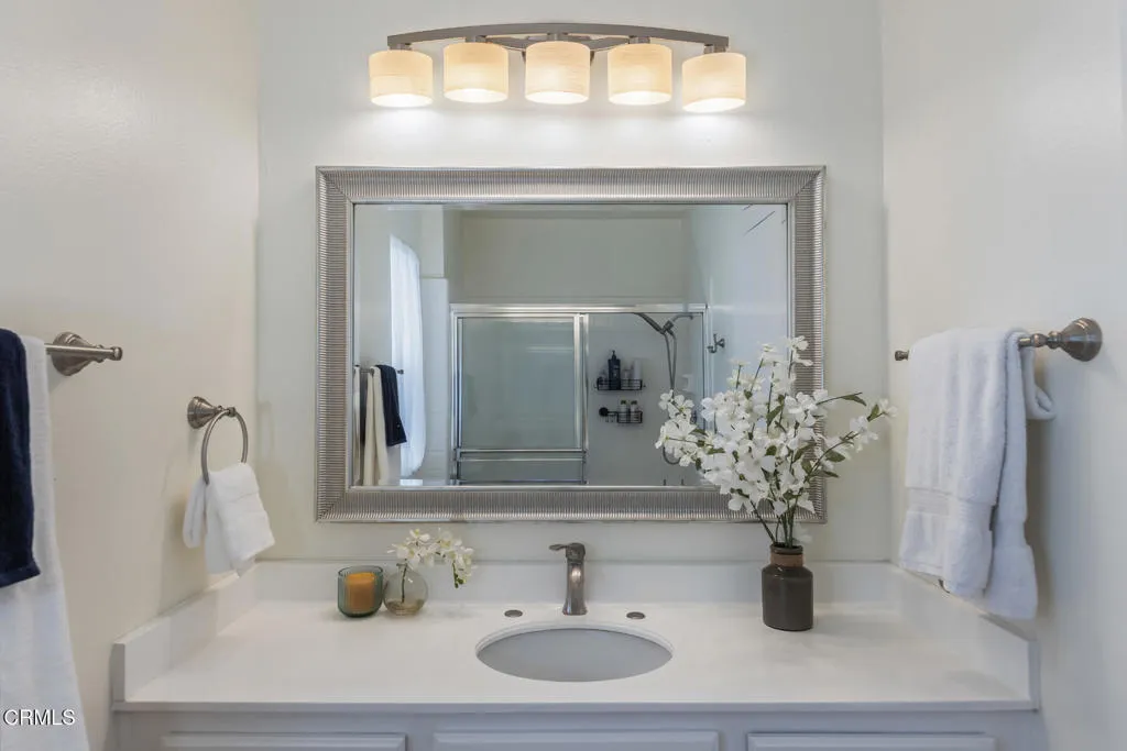5230 Bellingham Avenue 6, Valley Village, California 91607 home-pic-47