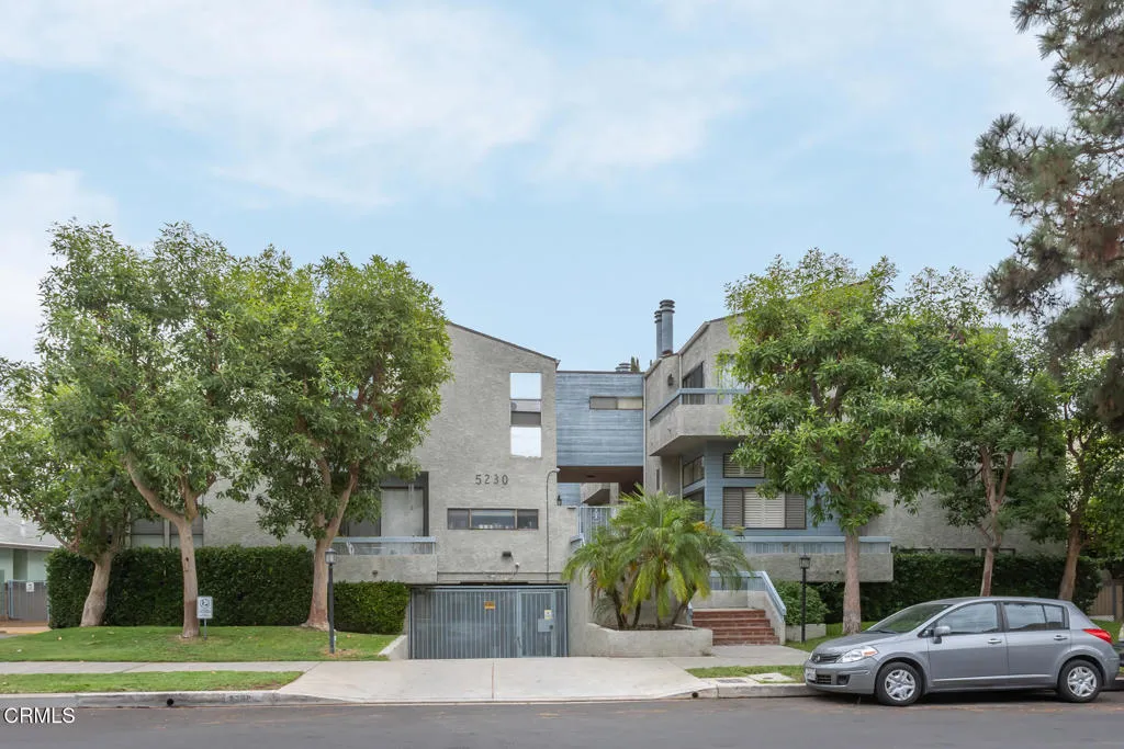5230 Bellingham Avenue 6, Valley Village, California 91607 home-pic-1