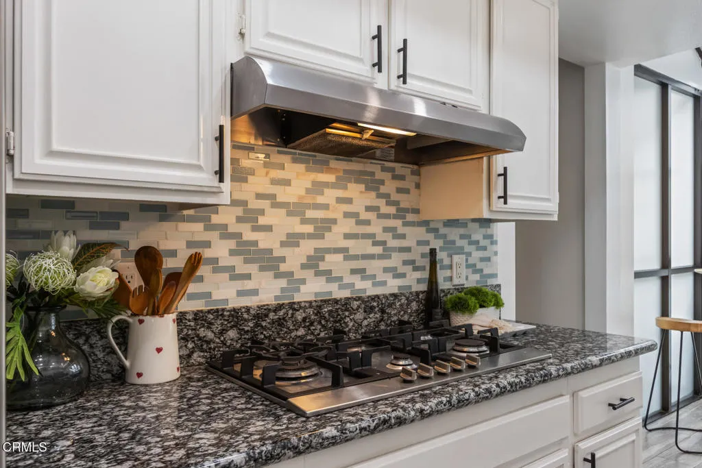 5230 Bellingham Avenue 6, Valley Village, California 91607 home-pic-23