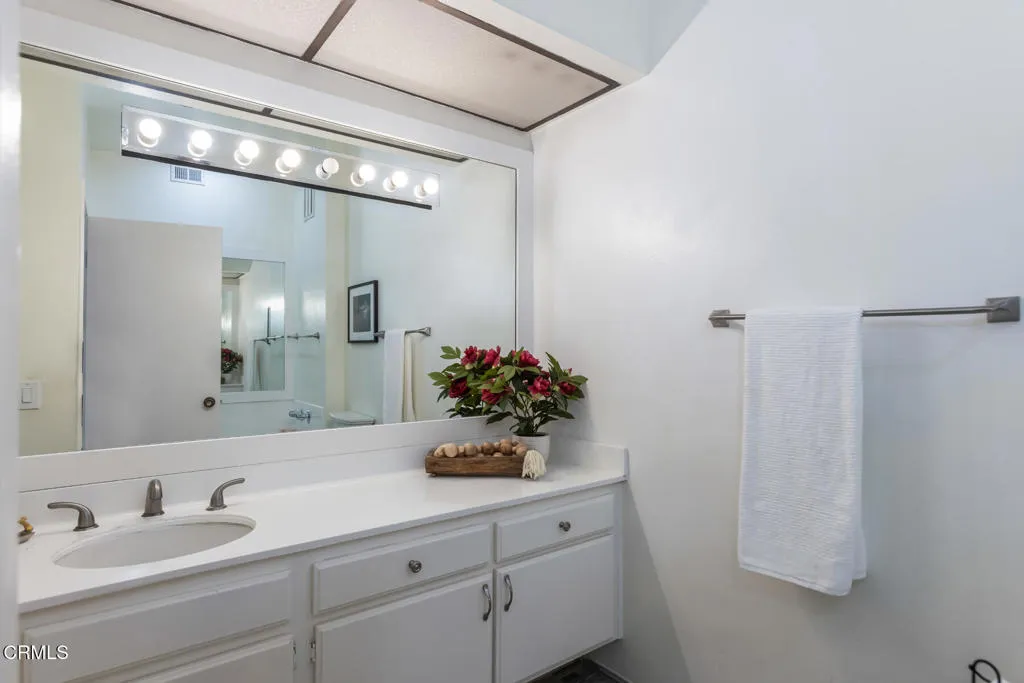 5230 Bellingham Avenue 6, Valley Village, California 91607 home-pic-40