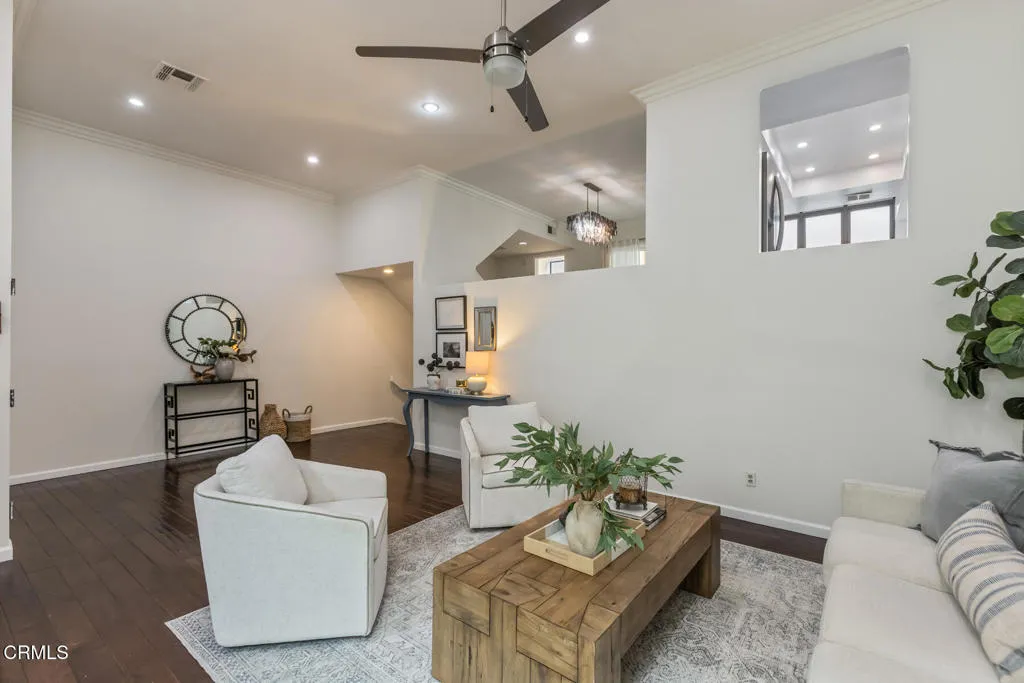 5230 Bellingham Avenue 6, Valley Village, California 91607 home-pic-12