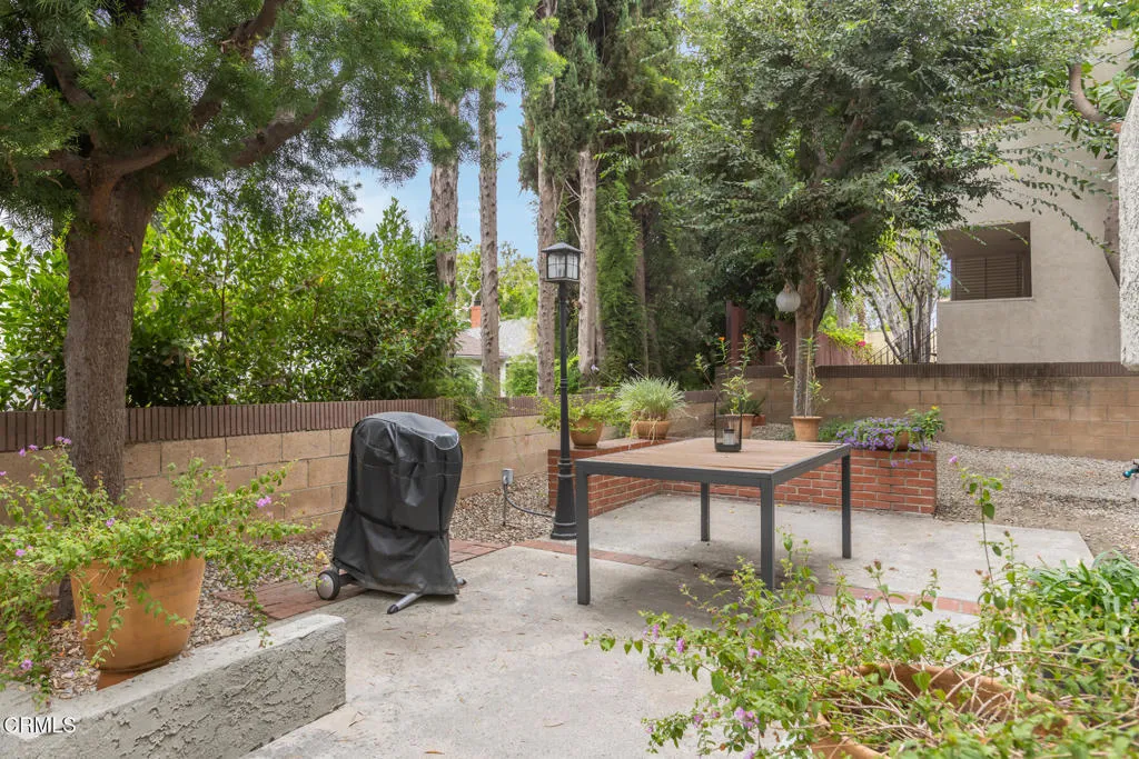 5230 Bellingham Avenue 6, Valley Village, California 91607 home-pic-57