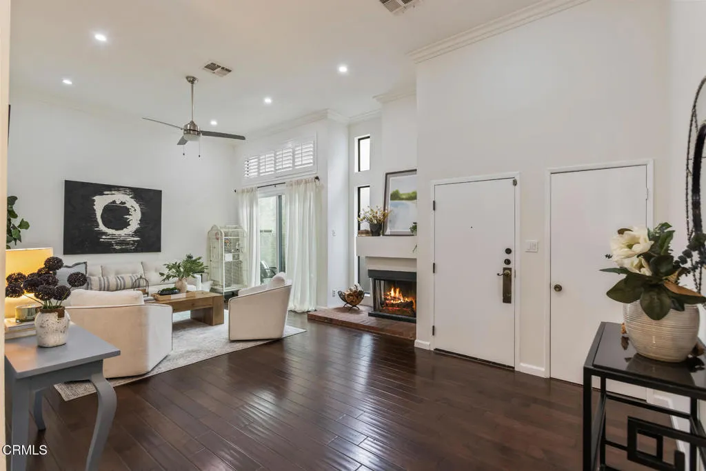 5230 Bellingham Avenue 6, Valley Village, California 91607 home-pic-5