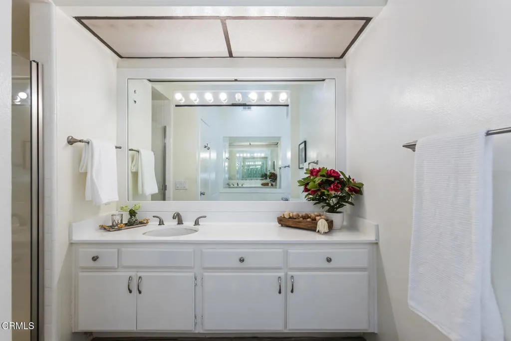 5230 Bellingham Avenue 6, Valley Village, California 91607 home-pic-41