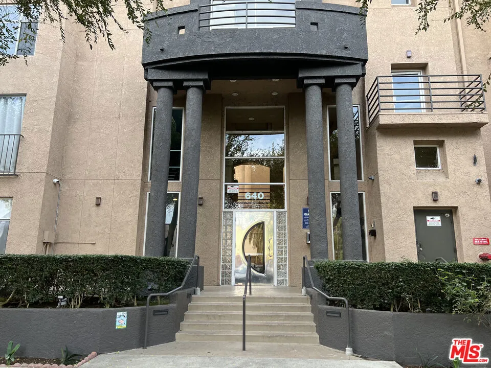 640 W 4th Street 204, Long Beach, California 90802 home-pic-0