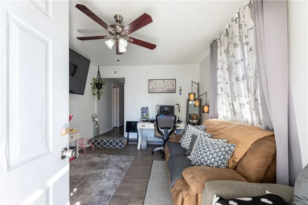 6000 Vinevale, Maywood, California 90270 home-pic-1