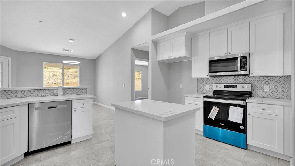 7939 Lassen Avenue, Hesperia, California 92345 home-pic-20