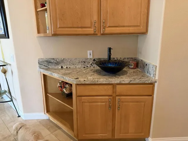 Bar area with sink