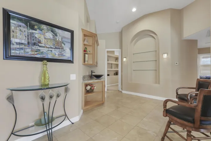 Entry/bar area