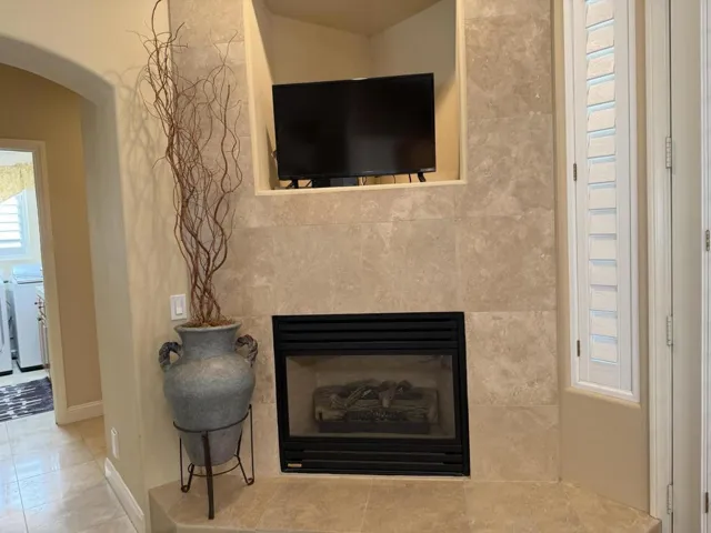 Den/sitting area off kitchen