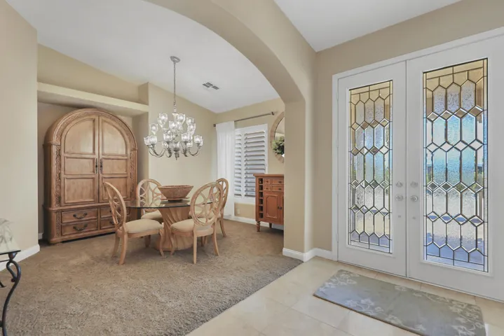 Entry/dining area