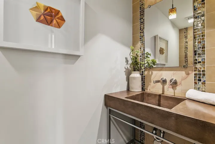 Guest powder room.