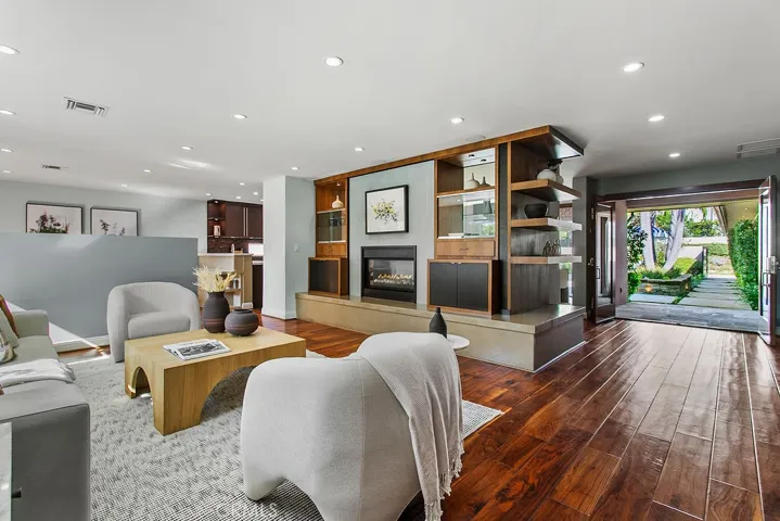 2215 Arbutus Street, Newport Beach, California 92660