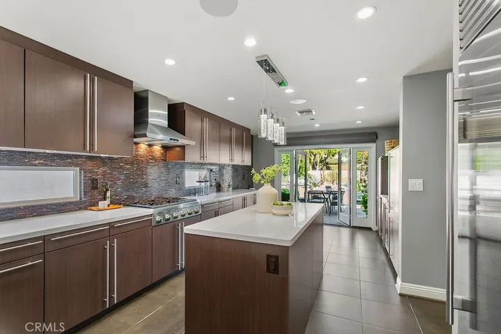2215 Arbutus Street, Newport Beach, California 92660
