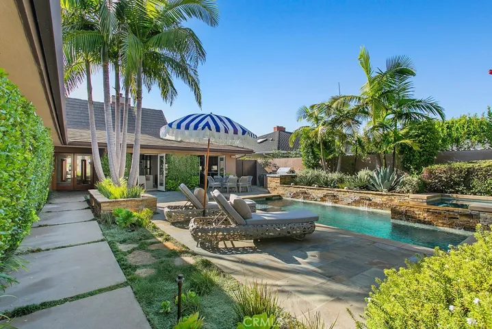 2215 Arbutus Street, Newport Beach, California 92660
