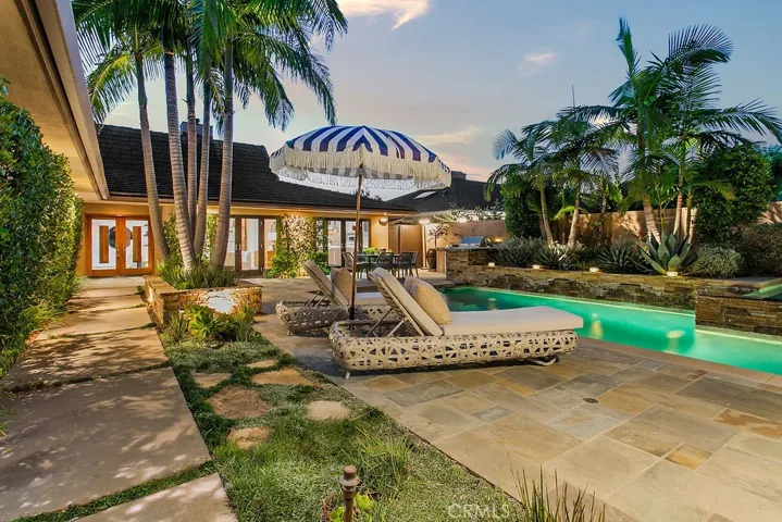 2215 Arbutus Street, Newport Beach, California 92660