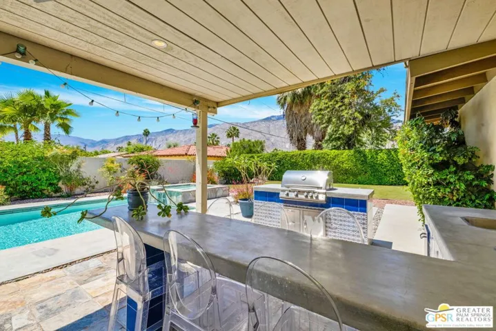 Outdoor Kitchen