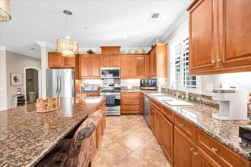 3839 Blue Sky Way, Palm Springs, California 92262 home-pic-12