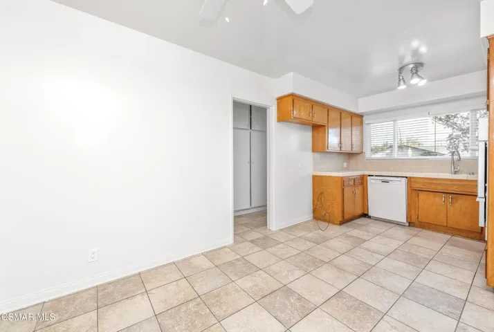 22002 Ybarra Rd Woodland Hills-18
