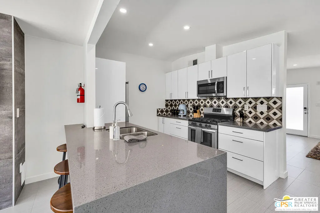 587 N Calle Marcus, Palm Springs, California 92262 home-pic-17