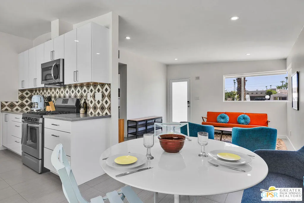 587 N Calle Marcus, Palm Springs, California 92262 home-pic-15