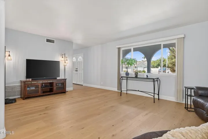 13-web-or-mls-065_UpmarketMedia-1566Edg-