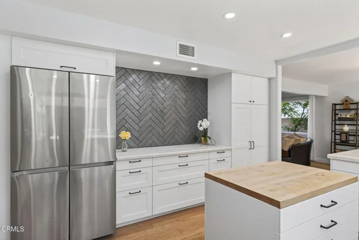 24-web-or-mls-UpmarketMedia-1566Edg-116a