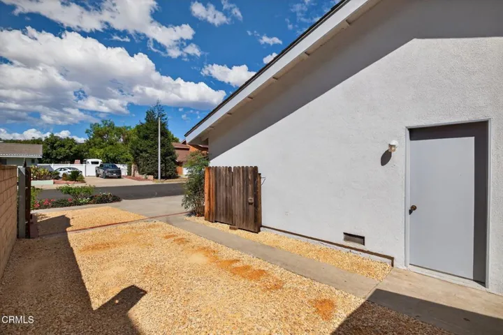 67-web-or-mls-053_UpmarketMedia-1566Edg-