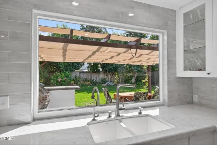 23-web-or-mls-007_UpmarketMedia-1566Edg-