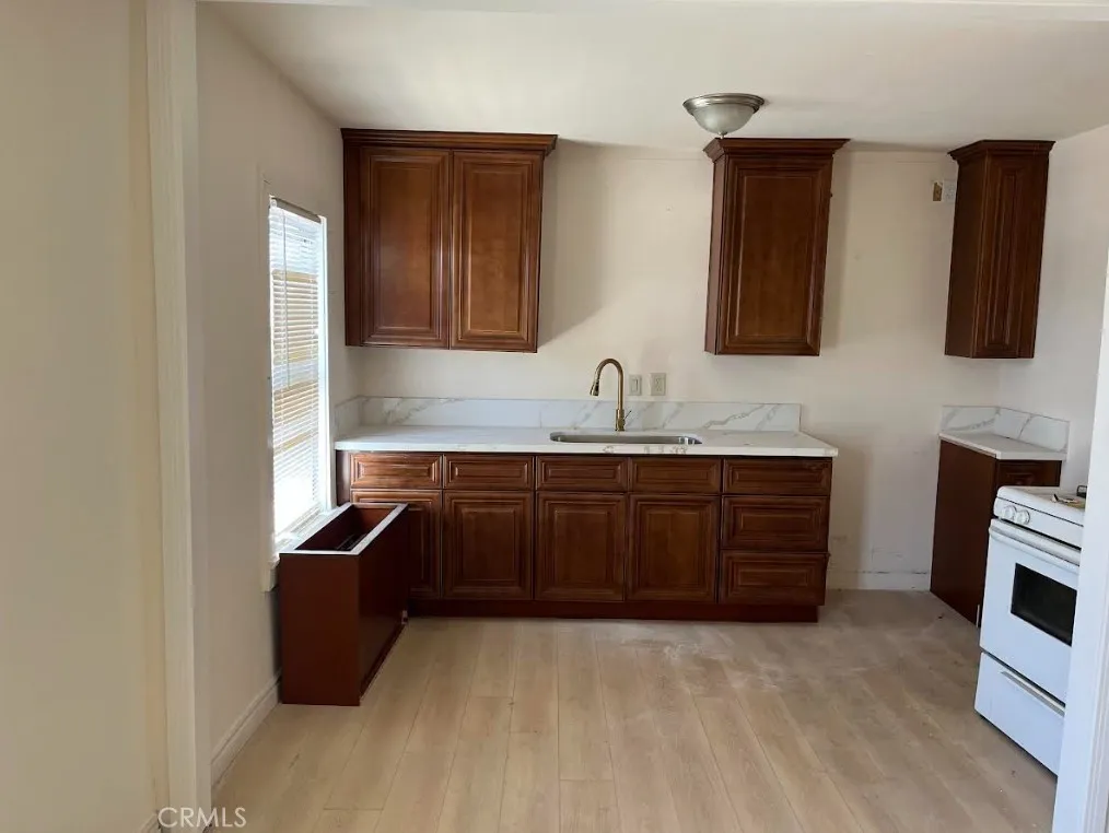 1353 1353 W 90th, Los Angeles, California 90044 home-pic-2