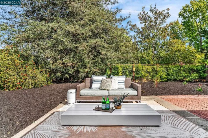 1220 Kendall Court, Walnut Creek, California 94595