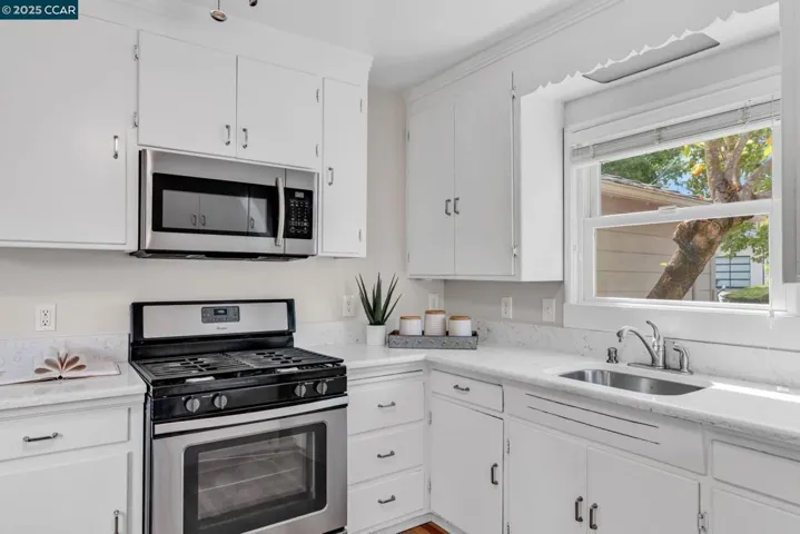 1220 Kendall Court, Walnut Creek, California 94595