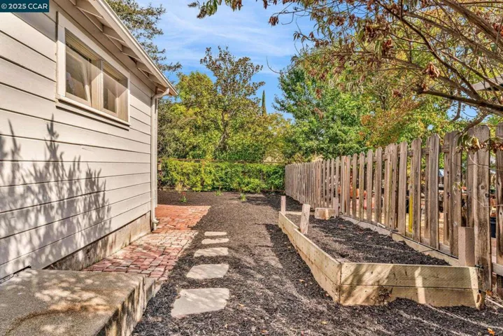 1220 Kendall Court, Walnut Creek, California 94595