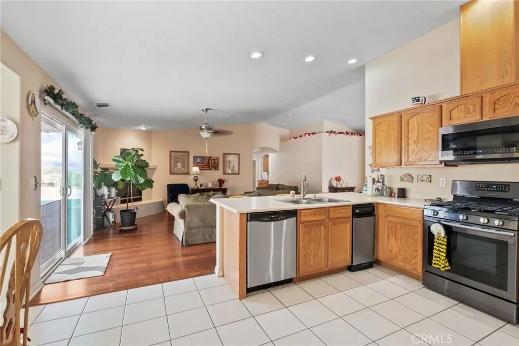 18540 18540 Fairburn Avenue, Hesperia, California 92345 home-pic-41