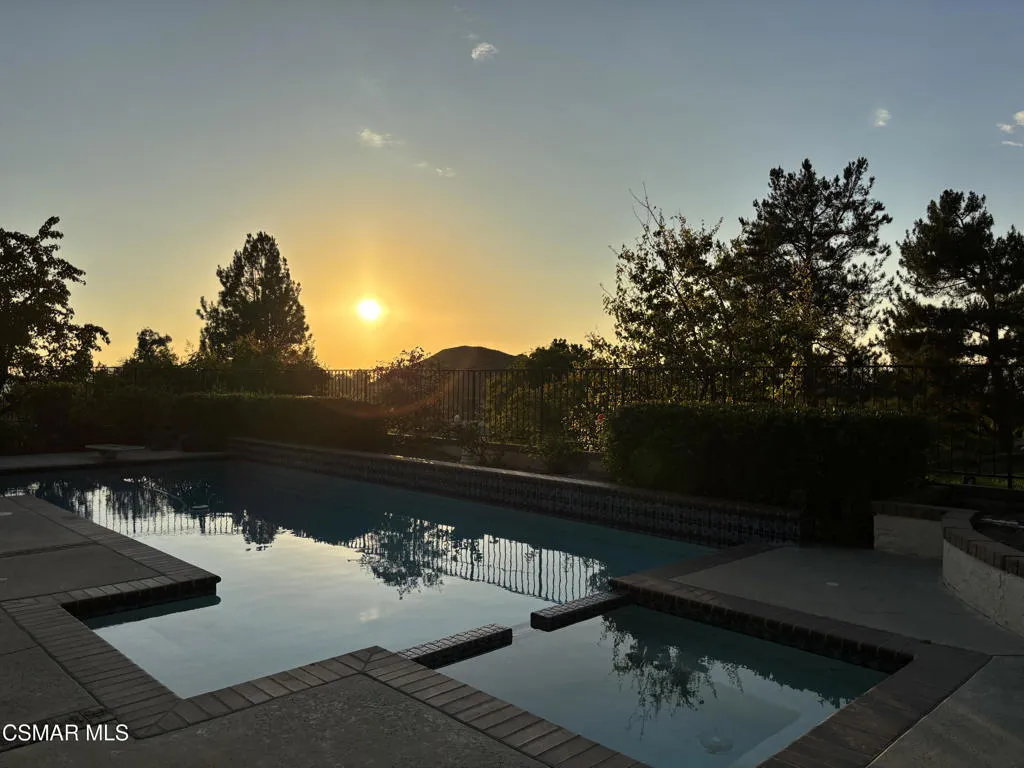 3957 Corte Cancion, Thousand Oaks, California 91360 home-pic-2