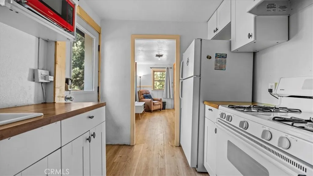 42721 Willow Avenue, Big Bear, California 92315 home-pic-8