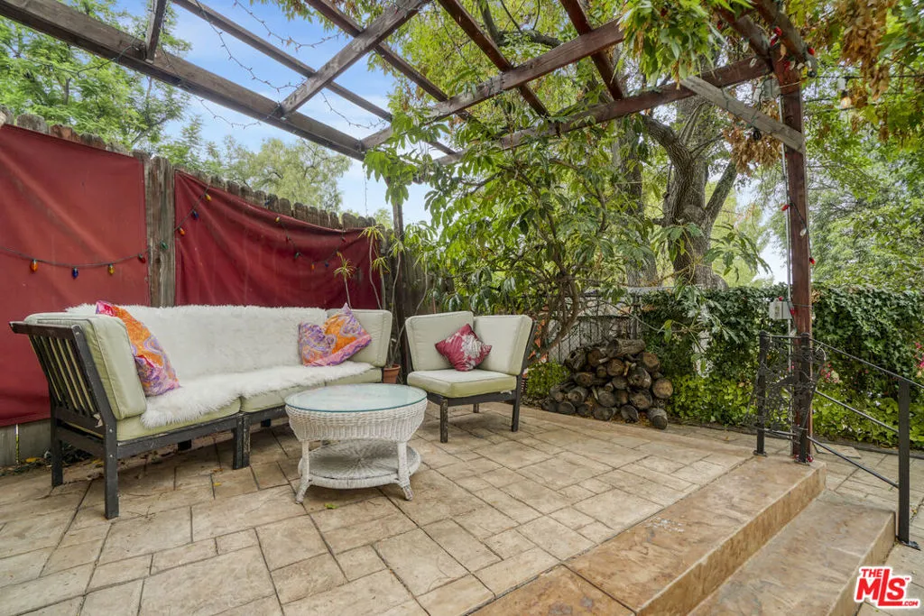 22460 Venido Road, Woodland Hills, California 91364 home-pic-19
