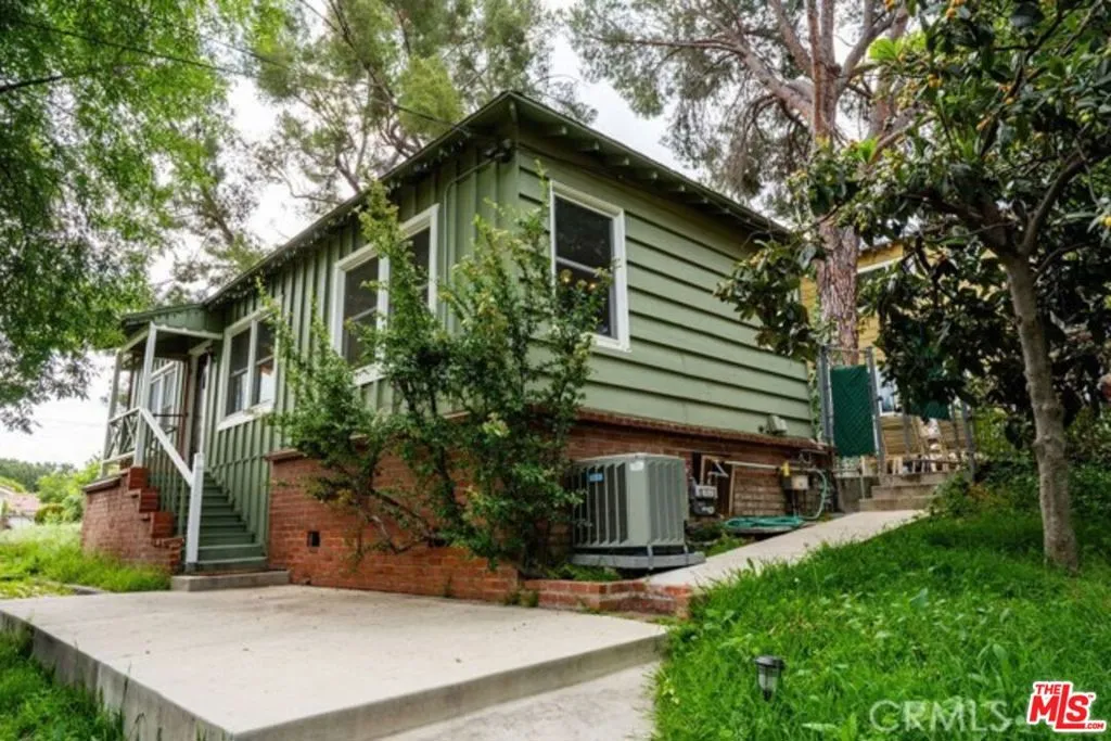 22460 Venido Road, Woodland Hills, California 91364 home-pic-23