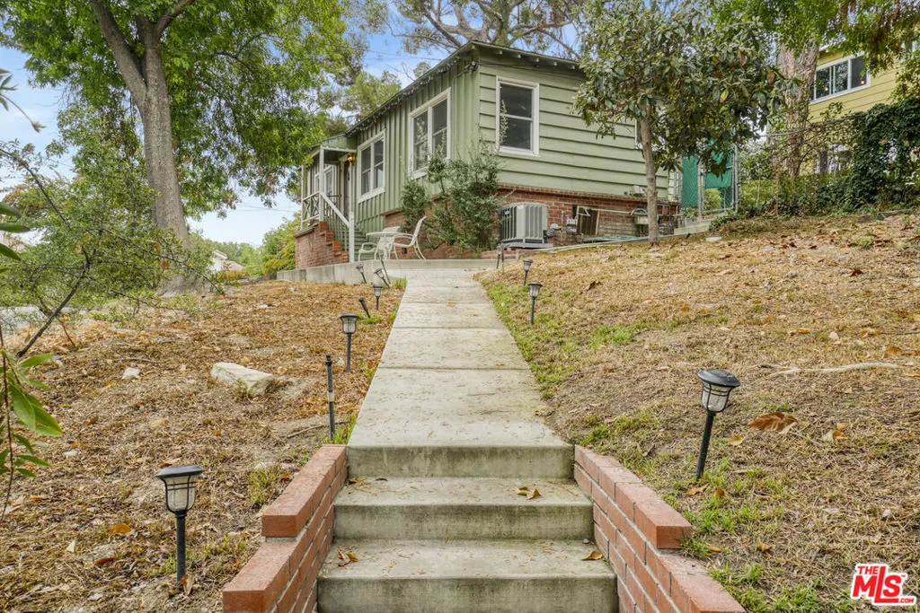 22460 Venido Road, Woodland Hills, California 91364 home-pic-22