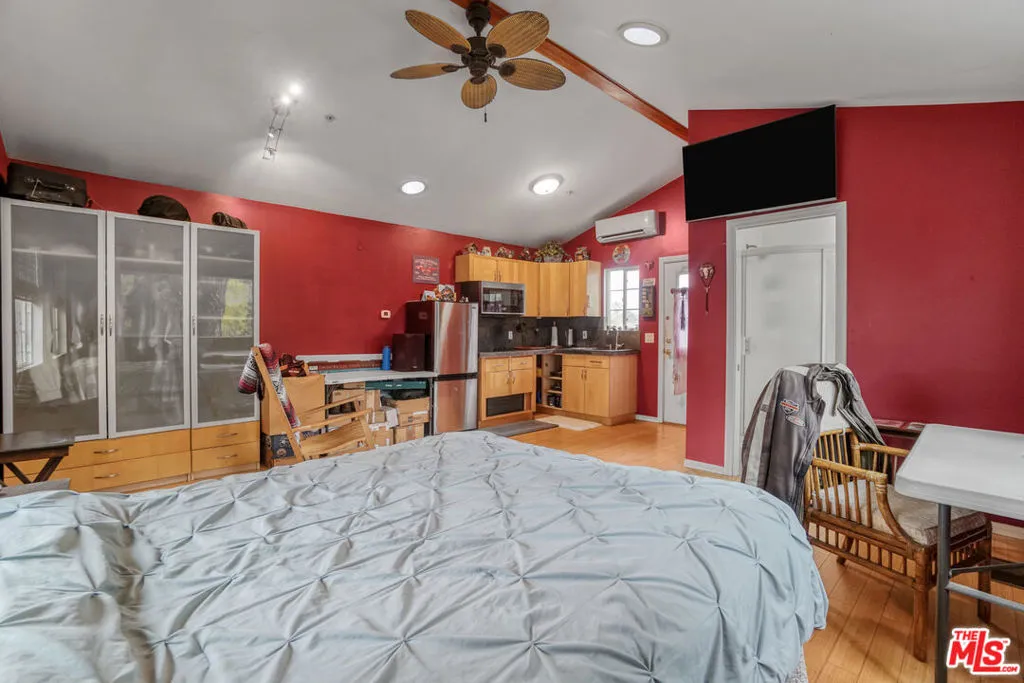 22460 Venido Road, Woodland Hills, California 91364 home-pic-13