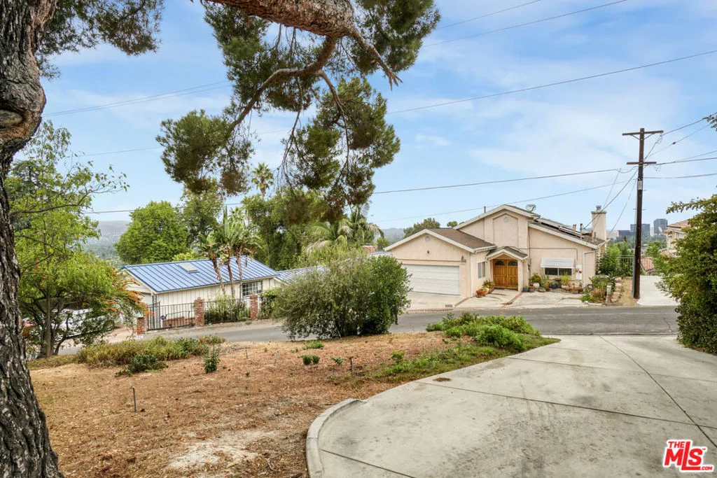 22460 Venido Road, Woodland Hills, California 91364 home-pic-24