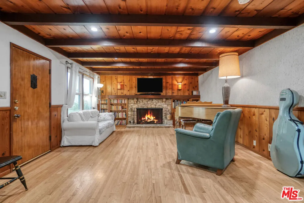 22460 Venido Road, Woodland Hills, California 91364 home-pic-4