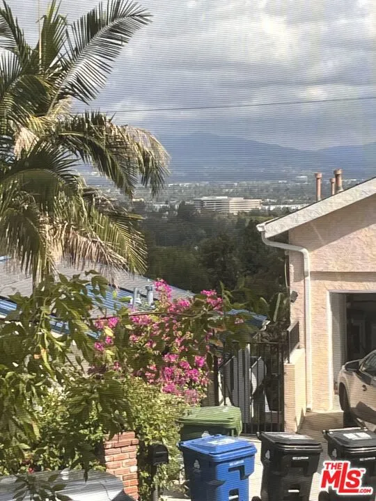 22460 Venido Road, Woodland Hills, California 91364 home-pic-25