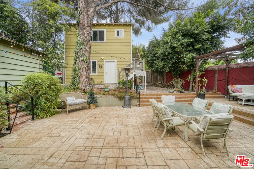 22460 Venido Road, Woodland Hills, California 91364 home-pic-18