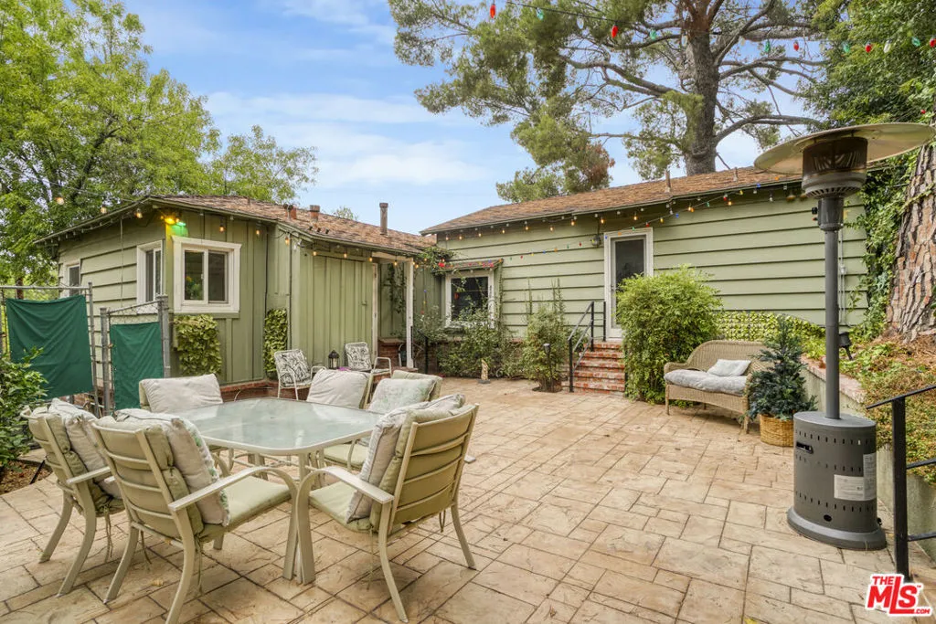 22460 Venido Road, Woodland Hills, California 91364 home-pic-16