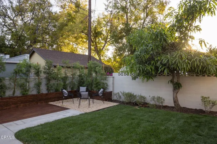 22-web-or-mls-2074 Las Lunas St by Pierr