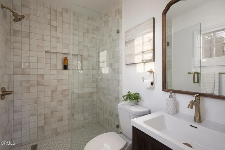 20-web-or-mls-2074 Las Lunas St by Pierr