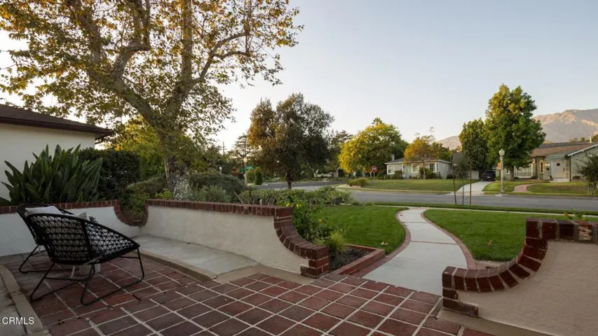 29-web-or-mls-2074 Las Lunas St by Pierr