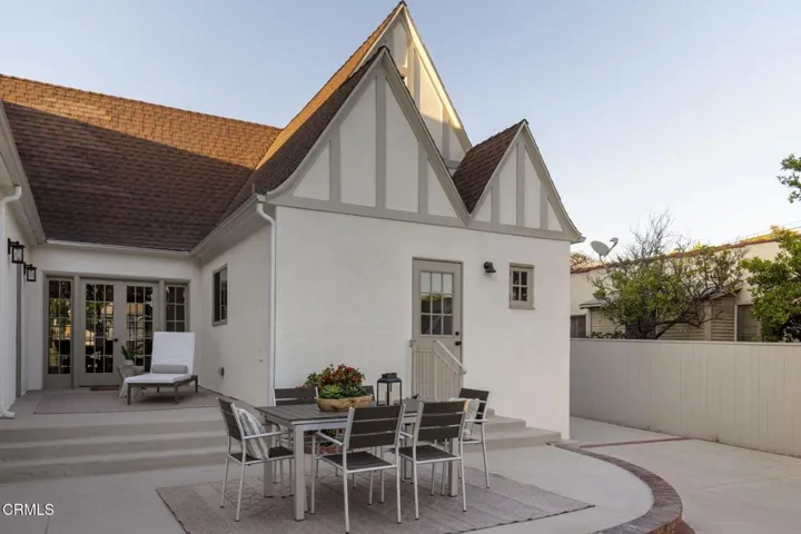 21-web-or-mls-2074 Las Lunas St by Pierr
